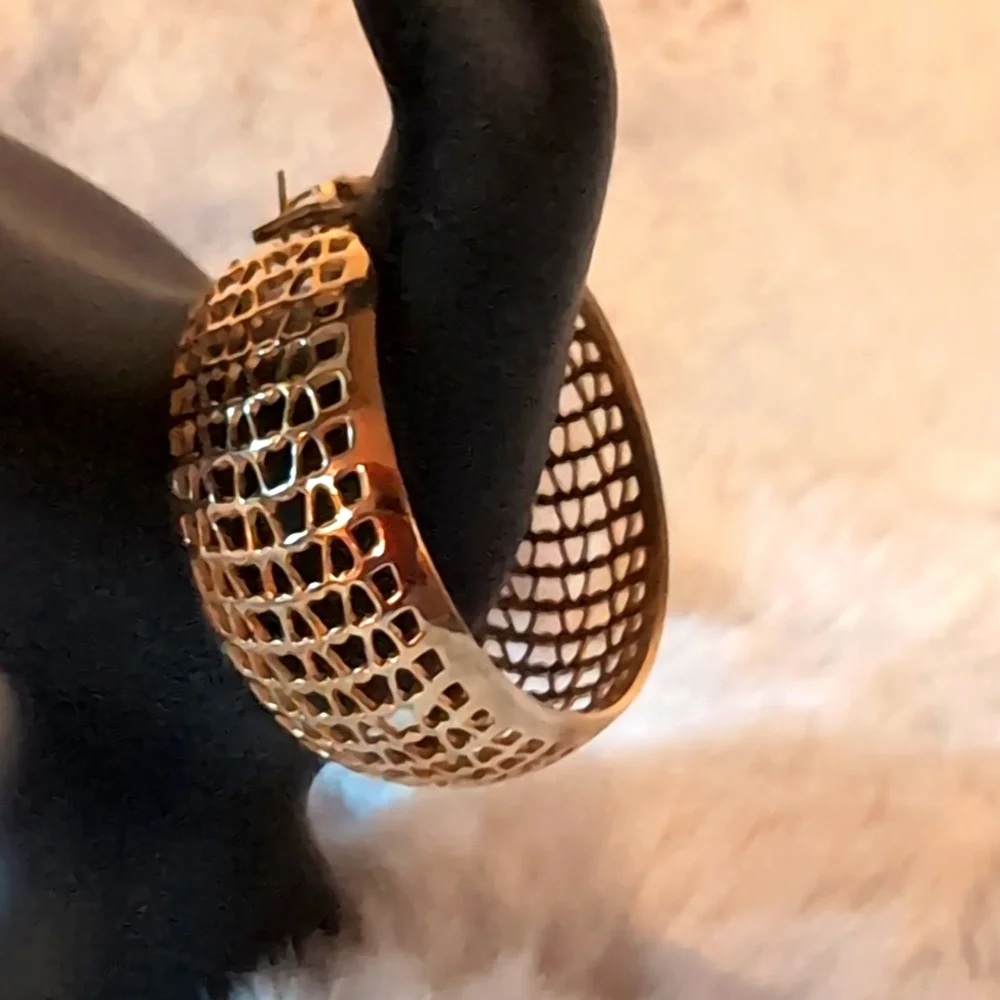 Vintage Gold Toned Hoop Earrings - Picture 1 of 10